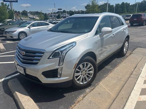 Used 2017 Cadillac XT5 FWD image 2