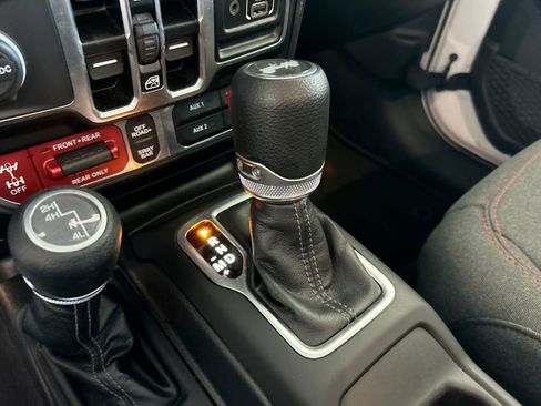 Used 2025 Jeep Wrangler Unlimited Rubicon image 27