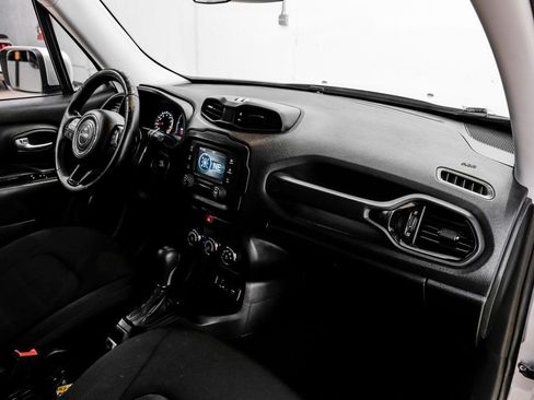Used 2017 Jeep Renegade Altitude image 18