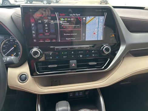 Used 2022 Toyota Highlander Platinum AWD/4WD image 23