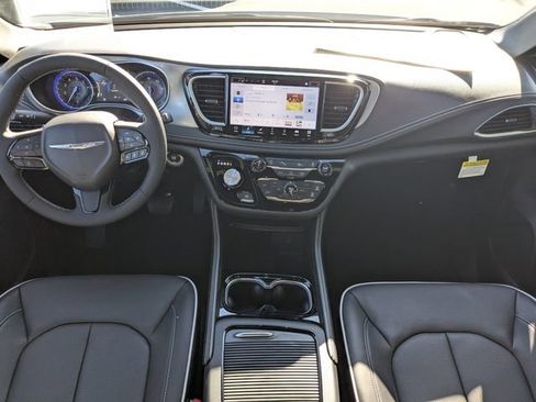 New 2026 Chrysler Pacifica Limited w/ S Appearance Package FWD image 15