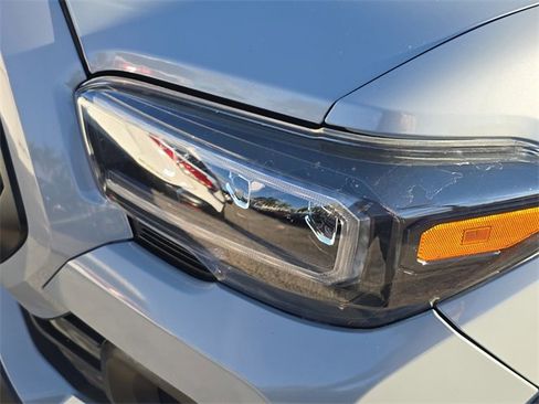 Used 2020 Toyota Tacoma TRD Off-Road image 8