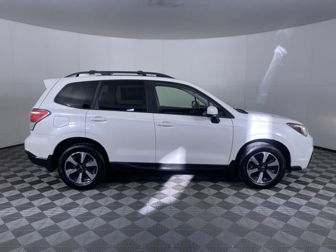 Used 2017 Subaru Forester 2.5i Premium w/ All-Weather Package image 10