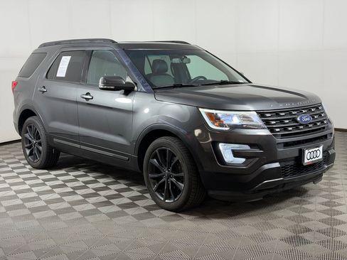 Used 2017 Ford Explorer XLT w/ Equipment Group 202A AWD/4WD image 7