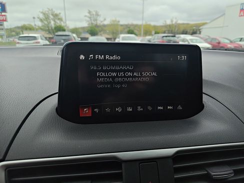 Used 2018 MAZDA MAZDA3 Touring FWD image 17