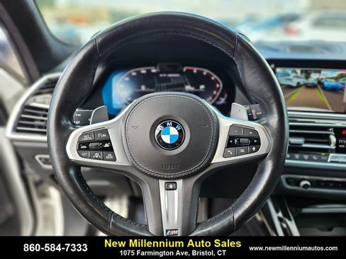 Used 2021 BMW X7 M50i image 22