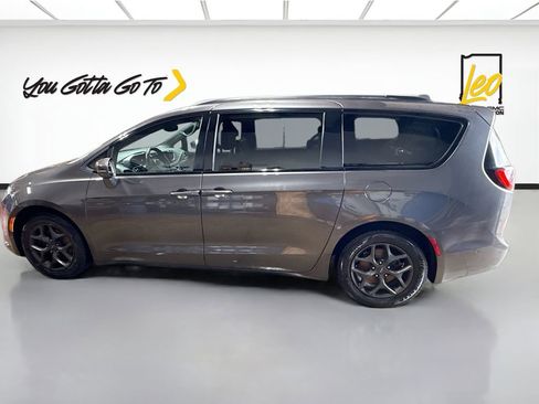 Used 2018 Chrysler Pacifica Limited w/ Advanced Safetytec Group FWD image 8