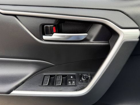 Used 2023 Toyota RAV4 XLE Premium image 23