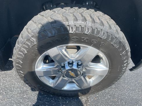 Certified 2022 Chevrolet Silverado 2500 LTZ w/ LTZ Premium Package AWD/4WD image 8