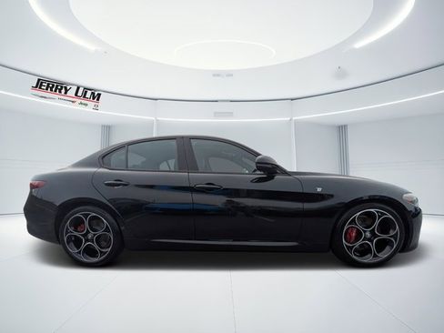 Used 2022 Alfa Romeo Giulia Ti image 2