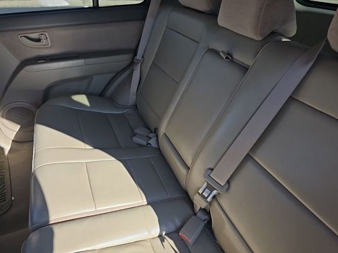 Used 2008 Kia Sorento LX image 16