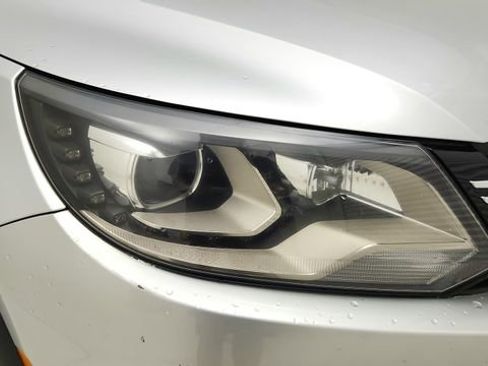 Used 2017 Volkswagen Tiguan Sport FWD image 10