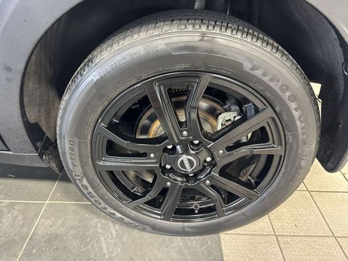 Used 2023 Nissan Kicks SR w/ SR Premium Package FWD image 12