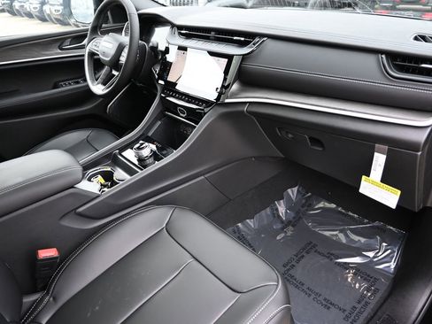 New 2026 Jeep Grand Cherokee L Limited image 29