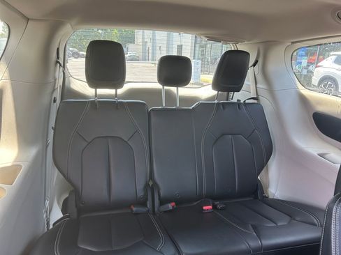 Used 2020 Chrysler Voyager Lxi FWD image 17