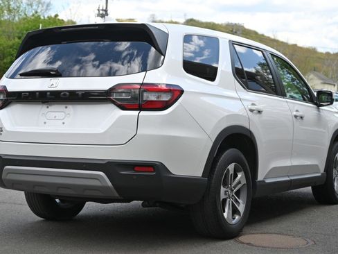 Used 2025 Honda Pilot EX-L image 5