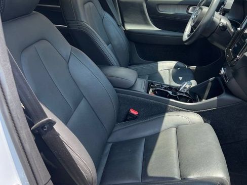 Used 2024 Volvo XC40 B5 Plus AWD/4WD image 12
