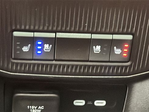 Used 2024 Jeep Wagoneer Launch Edition AWD/4WD image 12