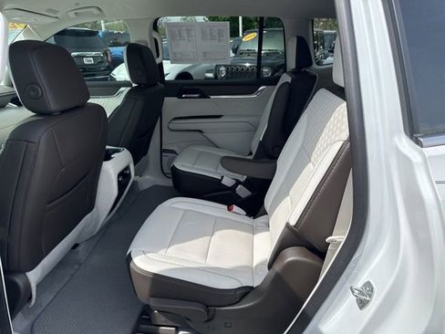 Used 2025 GMC Acadia Denali FWD image 18