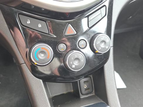 Used 2018 Chevrolet Sonic Premier FWD image 19