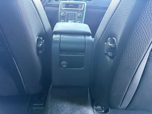 Used 2014 Volvo S60 T5 FWD image 11