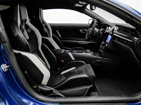 Used 2022 Ford Mustang Shelby GT500 w/ Carbon Fiber Track Pack image 42