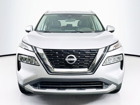 Used 2022 Nissan Rogue SV w/ SV Premium Package FWD image 2