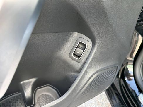 Used 2025 Mercedes-Benz CLA 250 4MATIC image 25