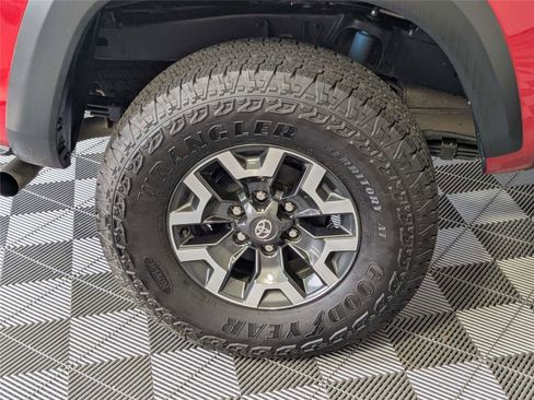 Used 2023 Toyota Tacoma TRD Off-Road w/ Technology Package image 10