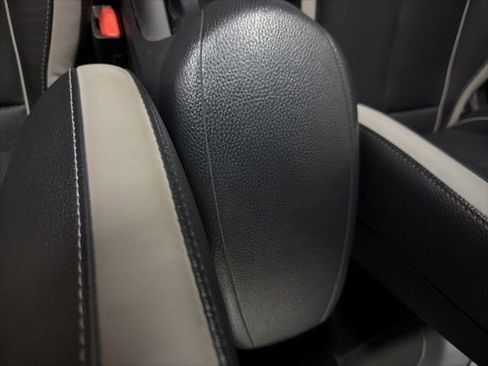 Used 2015 Hyundai Veloster Turbo FWD image 15