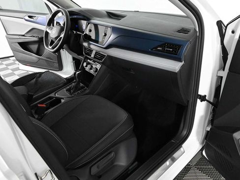 Certified 2024 Volkswagen Taos SE FWD image 7