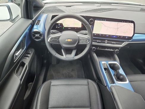 Used 2025 Chevrolet Equinox EV LT w/ Convenience Package FWD image 11
