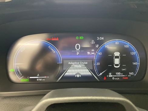 Used 2025 Toyota Crown Limited image 24