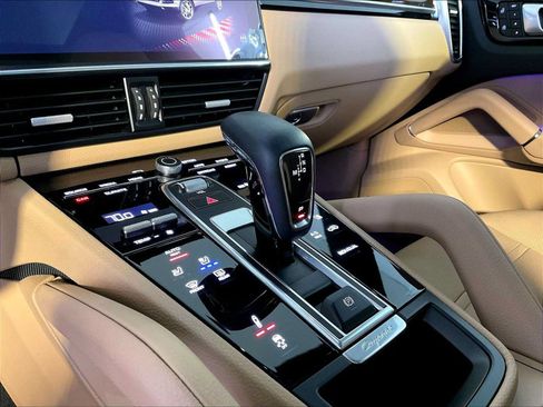 Certified 2023 Porsche Cayenne Platinum Edition AWD/4WD image 17