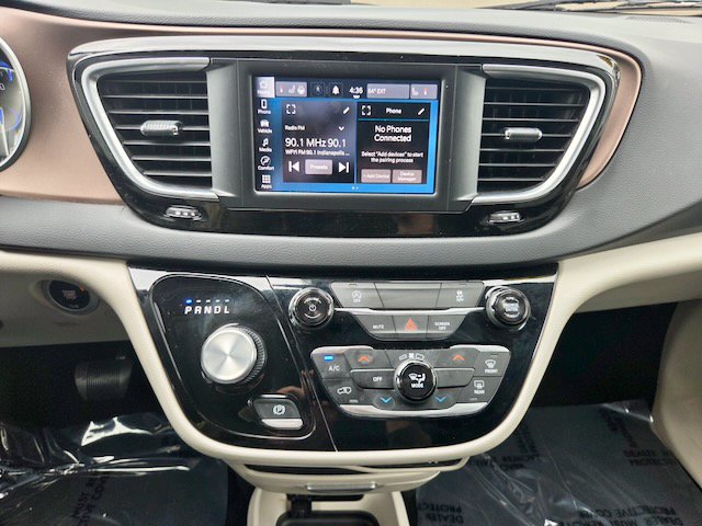 Used 2024 Chrysler Voyager LX FWD image 20
