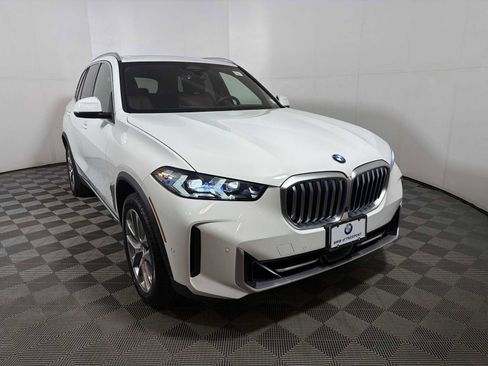 Certified 2024 BMW X5 xDrive40i w/ Premium Package AWD/4WD image 2