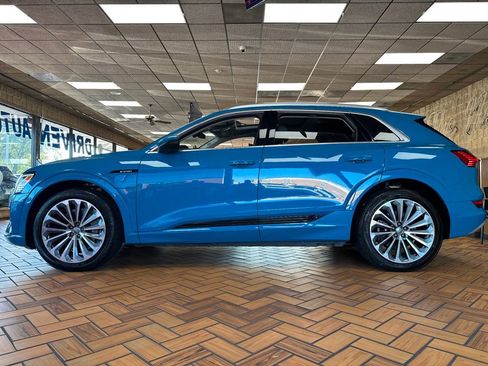 Used 2019 Audi e-tron Prestige w/ Prestige Package image 8