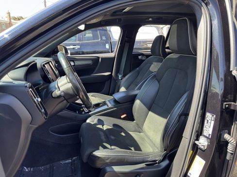 Used 2021 Volvo XC40 P8 Recharge w/ Advanced Package AWD/4WD image 18