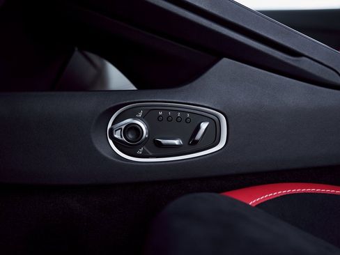 Used 2024 Aston Martin DB12 Coupe image 31