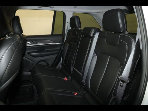 Used 2023 Jeep Grand Cherokee Limited AWD/4WD image 29