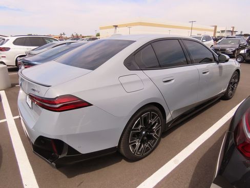 Certified 2026 BMW i5 eDrive40 w/ M Sport Package image 3