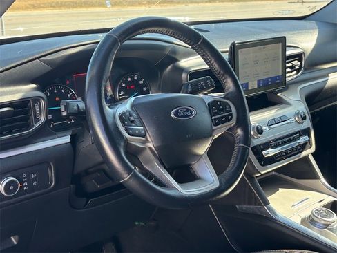 Used 2021 Ford Explorer XLT w/ Equipment Group 202A image 8