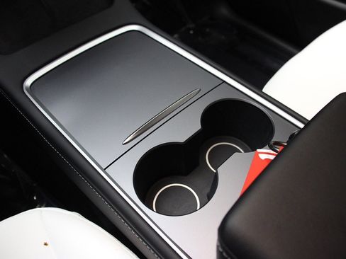 Used 2023 Tesla Model Y Performance image 44