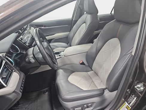 Used 2018 Toyota Camry XLE w/ Driver Assist Package FWD image 17