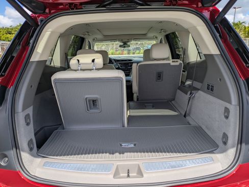 Used 2025 Cadillac XT6 Premium Luxury w/ LPO, Floor Liner Package FWD image 11