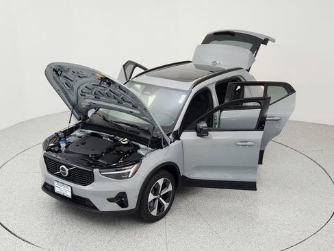 New 2026 Volvo XC40 B5 Plus w/ Protection Package Premier image 15