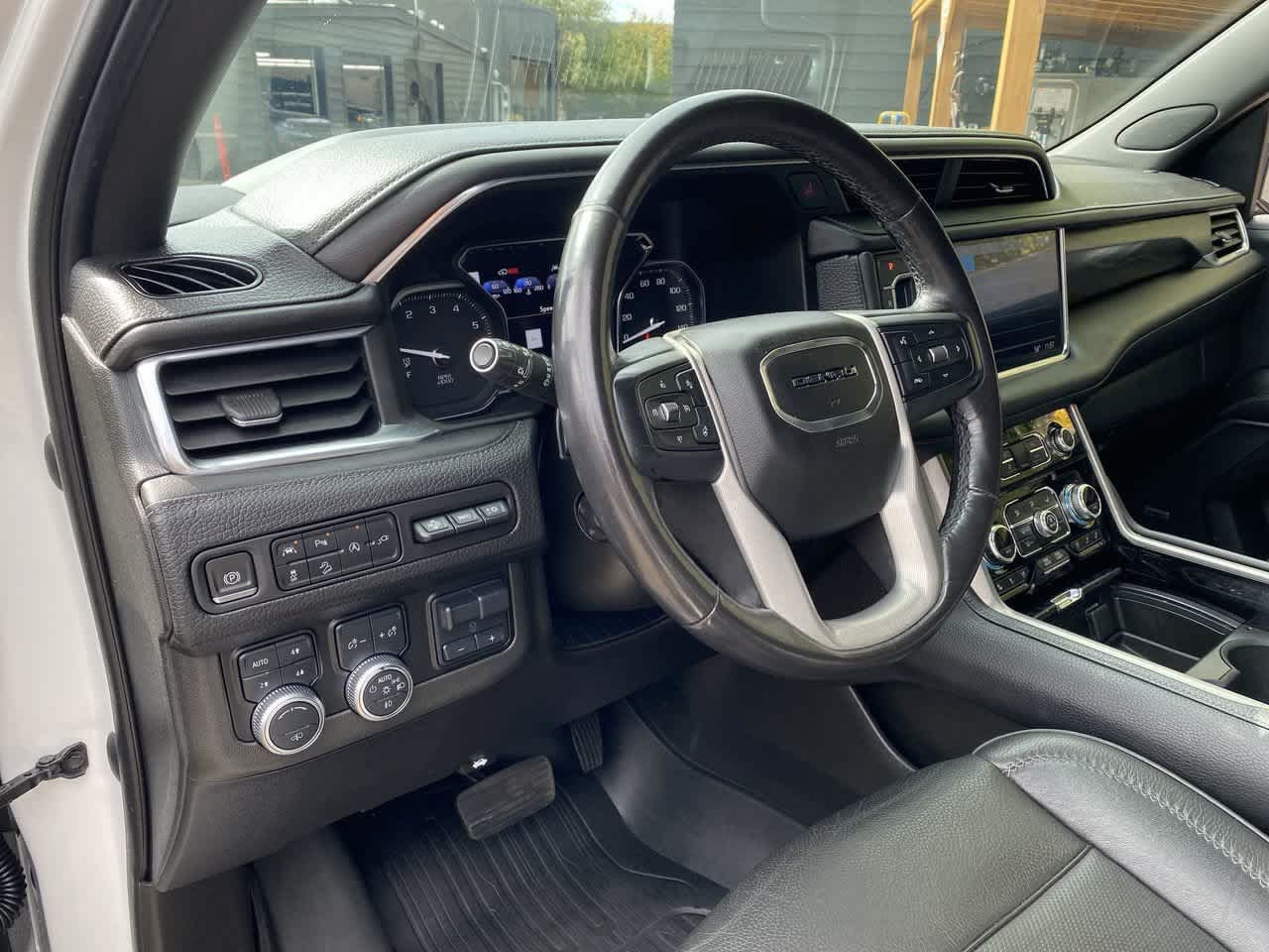Used 2021 GMC Yukon XL Denali w/ Denali Ultimate Package AWD/4WD image 2
