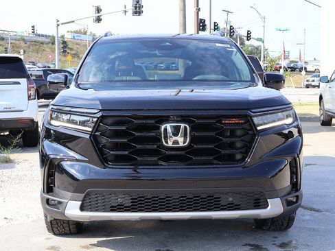 New 2025 Honda Pilot TrailSport image 2