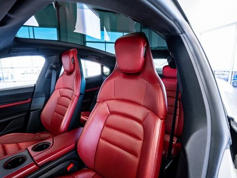 Used 2021 Porsche Taycan 4S image 34