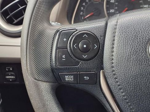 Used 2015 Toyota RAV4 LE image 19